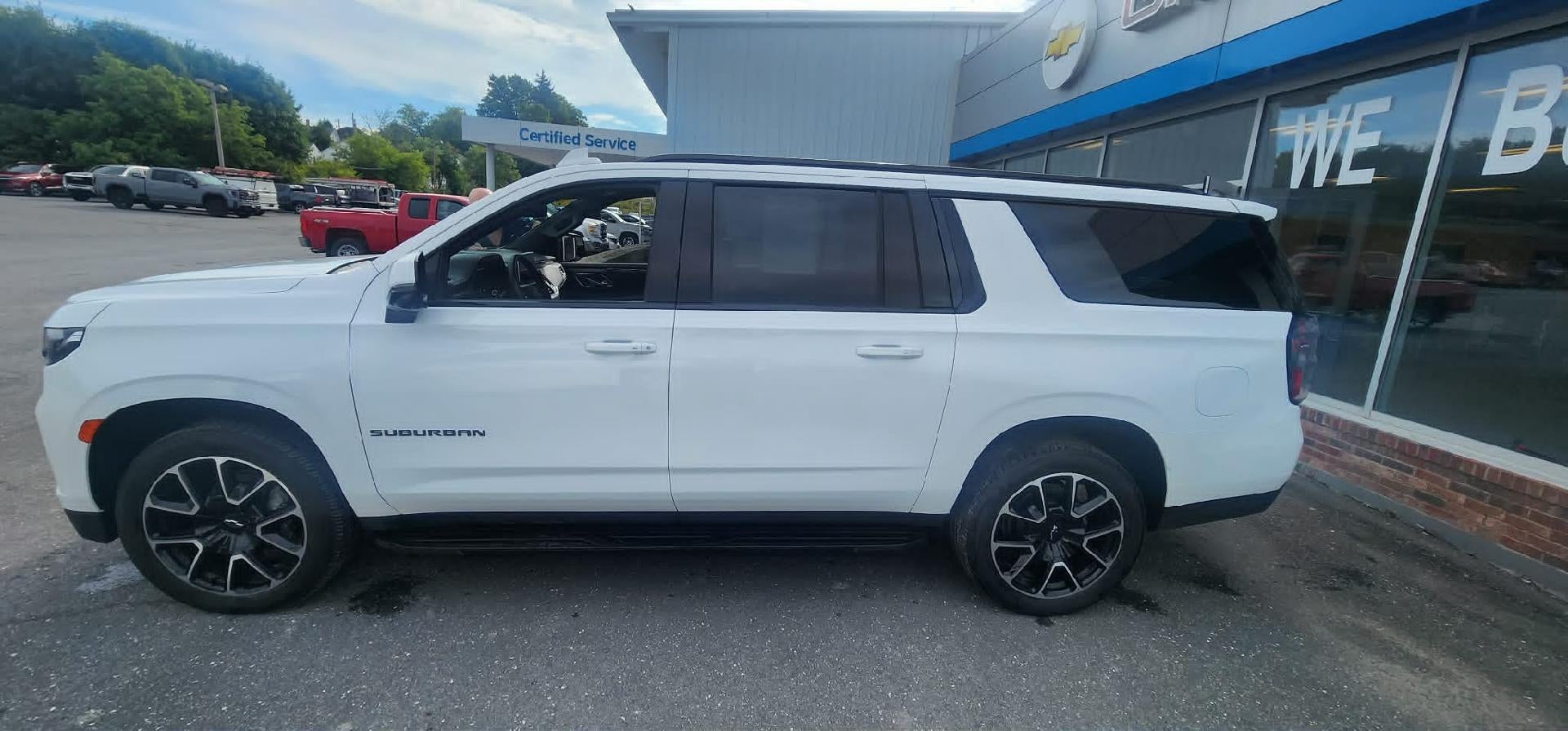 2024 Chevrolet Suburban 4WD RST
