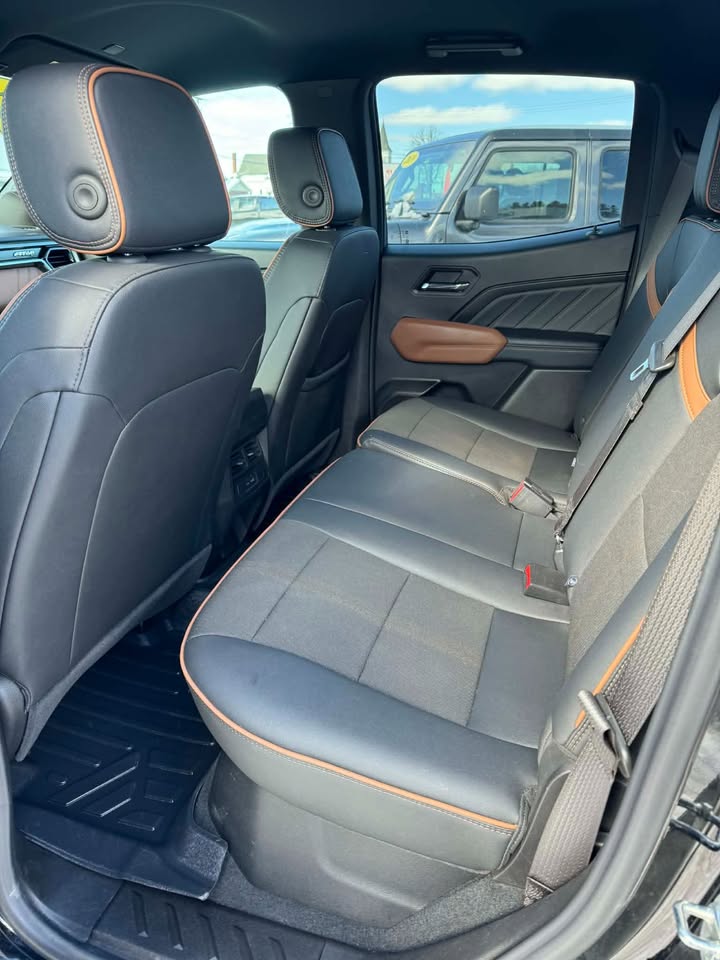 2025 GMC Canyon Crew Cab Short Box 4-Wheel Drive AT4