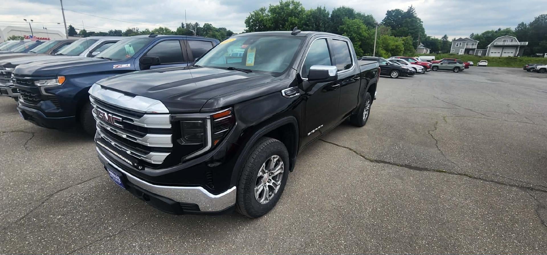 2022 GMC Sierra 1500 Crew Cab Short Box 4-Wheel Drive SLE