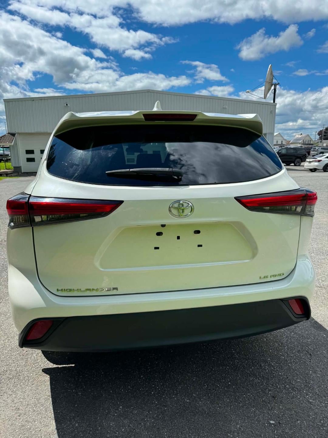 2021 Toyota Highlander LE AWD (SE)
